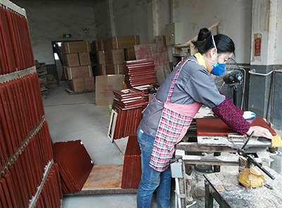 3. Uncompromising Quality, A Commitment to Trust
We know that the sturdiness, stability, and durability of our tables and stands are the bedrock of your sewing equipment's long-term performance. From material selection to precision machining, every step undergoes strict quality control, granting our products an extended lifecycle.